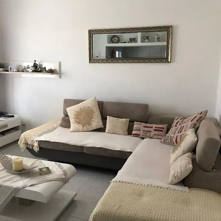 Caserones 6, Attractive 2 Bed Bungalow * Puerto del Carmen (Lanzarote)